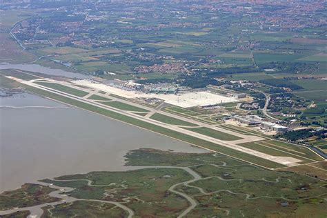 venezia airport wikipedia